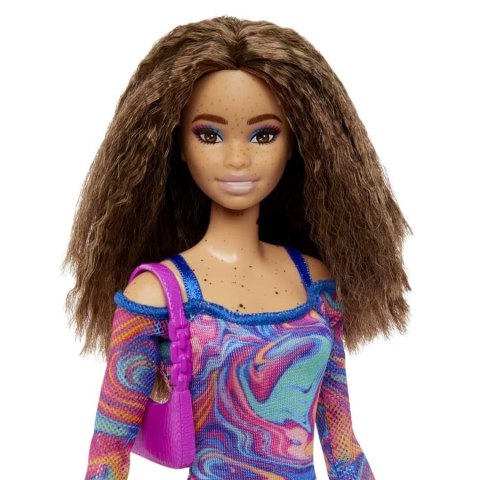 Lalka Barbie Fashionistas z karbowanymi włosami i piegami Lalka Barbie Fashionistas z karbowanymi włosami i piegami