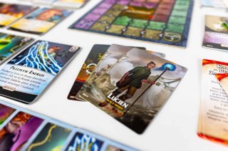 Gra Aeon's End: Wioska na południu