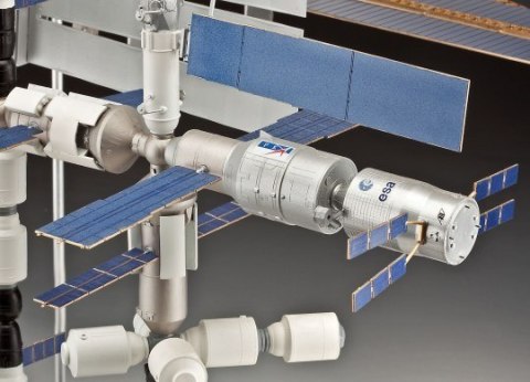 Model plastikowy Zestaw upominkowy 25 rocznica International Space Station ISS 1/144 Model plastikowy Zestaw upominkowy 25 rocznica International Space Station ISS 1/144