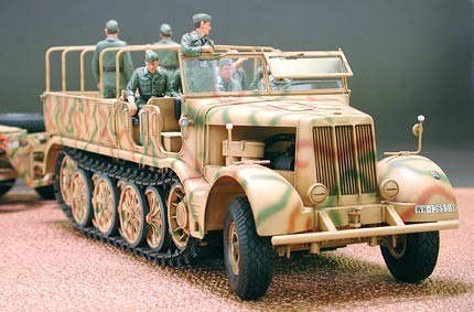 Model plastikowy FAMO with Tank Transporter Model plastikowy FAMO with Tank Transporter