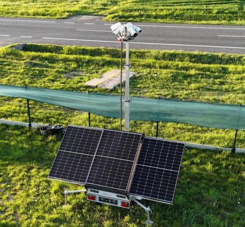 Przyczepa do monitoringu PV3 z zabudową z systemem na fotowoltaikę Przyczepa do monitoringu PV3 z zabudową z systemem na fotowoltaikę