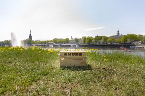 Gra Kubb w kartonowym opakowaniu