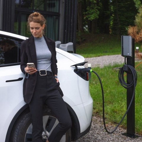 Słupek montażowy do stacji ładowania samochodów elektrycznych HabuDen Post Słupek montażowy do stacji ładowania samochodów elektrycznych HabuDen Post