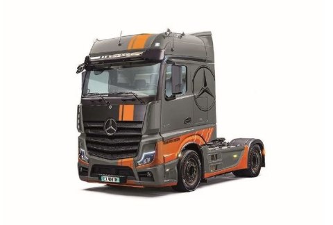 Model plastikowy Mercedes Benz Actros MP4 Big Space 1/24 Grand Prix Edition