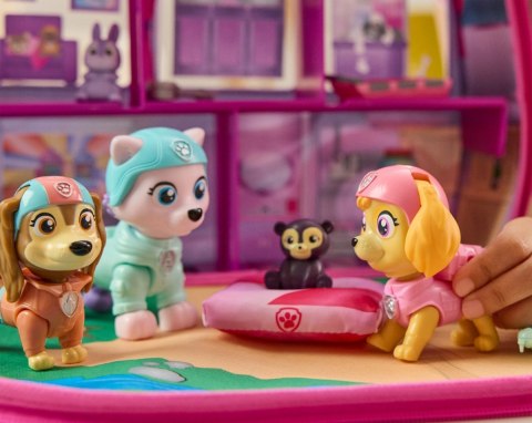 Zestaw z figurkami Psi Patrol Camping ze Skye