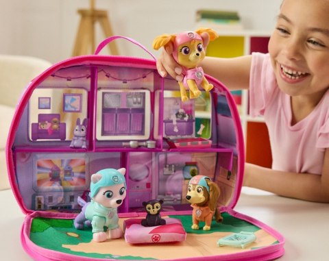 Zestaw z figurkami Psi Patrol Camping ze Skye