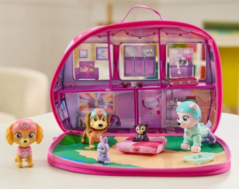 Zestaw z figurkami Psi Patrol Camping ze Skye