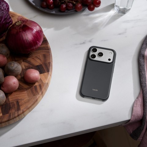 Etui Beats zgodne z MagSafe i panelem Sterowanie aparatem do iPhonea 17 Pro - szafirowy szary Etui Beats zgodne z MagSafe i panelem Sterowanie aparatem do iPhonea 17 Pro - szafirowy szary
