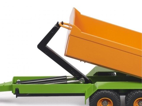 Traktor Fendt z przyczepą z podnośnikiem