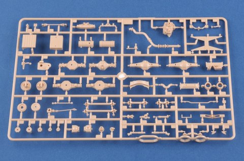 Model plastikowy ukraińska ciężarówka KrAZ-6322 "Żołnierz"