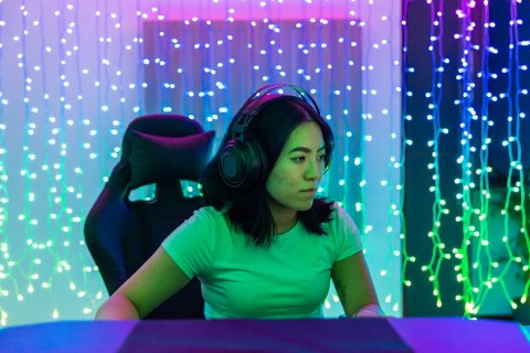 Inteligentna kurtyna Curtain 210 LED RGB+W 1,5/2,1m, przezroczysty przewód Inteligentna kurtyna Curtain 210 LED RGB+W 1,5/2,1m, przezroczysty przewód